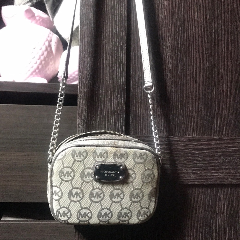 Michael Kors Crossbody.